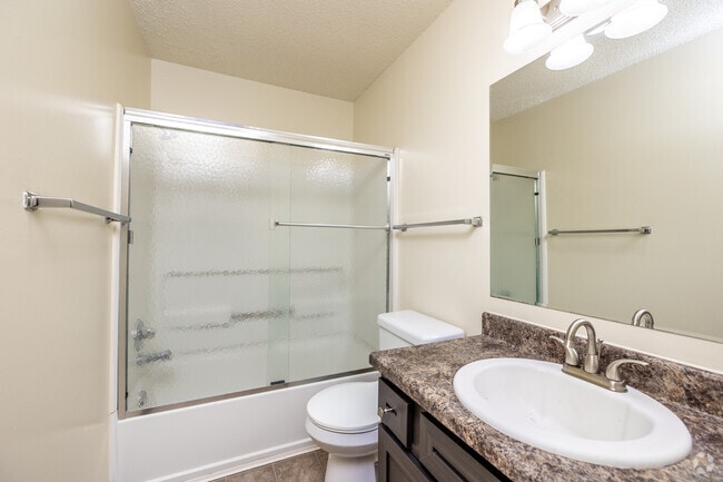 2BR, 2BA - 850 SF - Sun Prairie & Vista Court