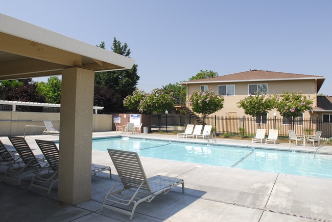 Building Photo - Whispering Woods