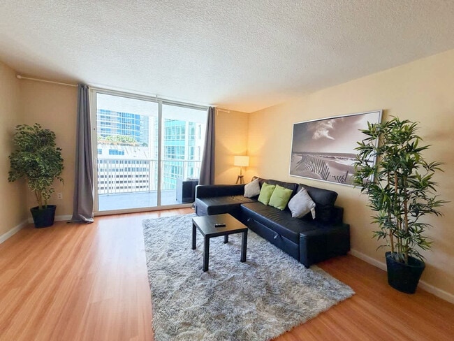 Building Photo - 1 SE 12th St Unit SI FL21-ID1022204P