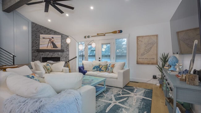 Building Photo - 13 Dewberry Ln Unit ID1316245P