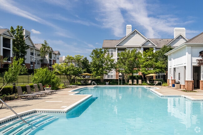 Pool - The Apartments at Cambridge Court