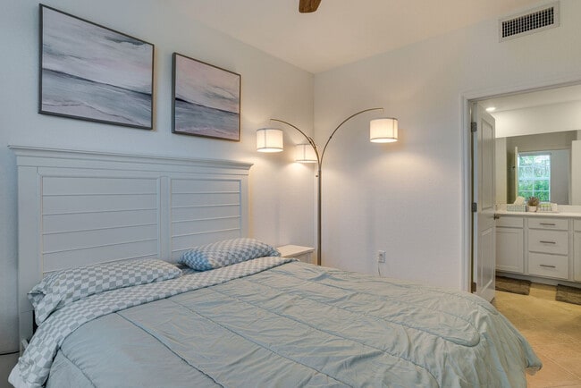 Photo - 14161 Heritage Landing Blvd Unit SI FL1-ID1621210P