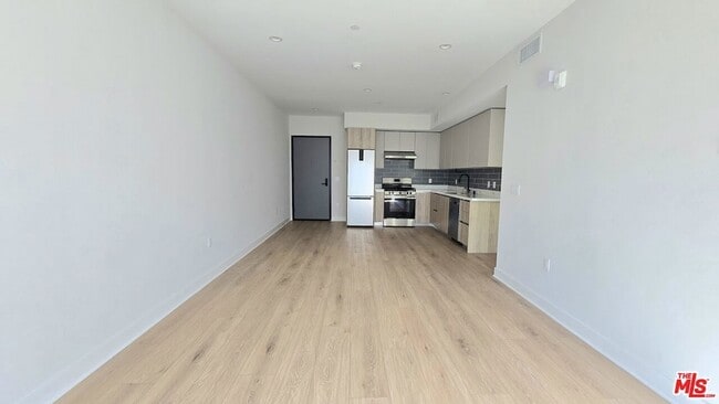 Photo - 1530 S Hayworth Ave Unit 203