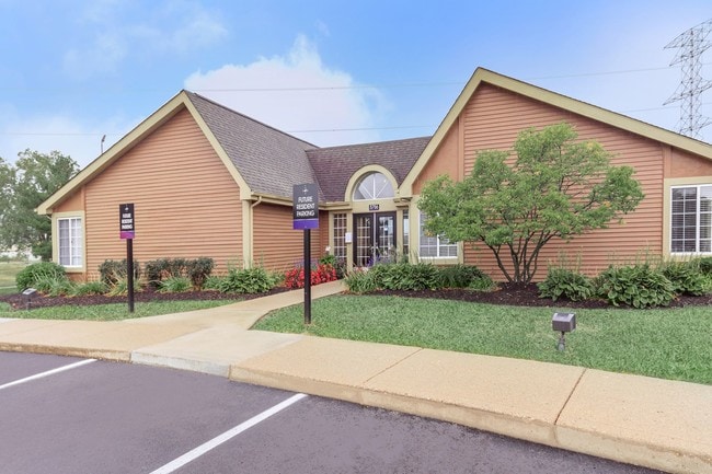 Building Photo - Cross Creek Apartments