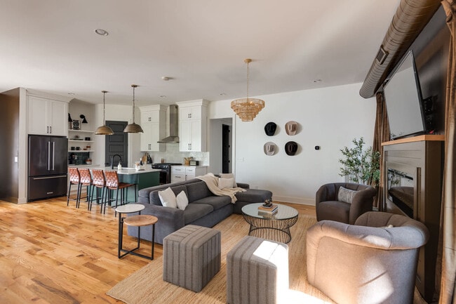 Building Photo - 1113 Wade Ave Unit ID1043925P