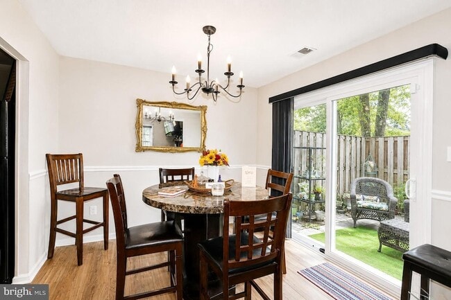 Photo - 5135B Shawe Pl