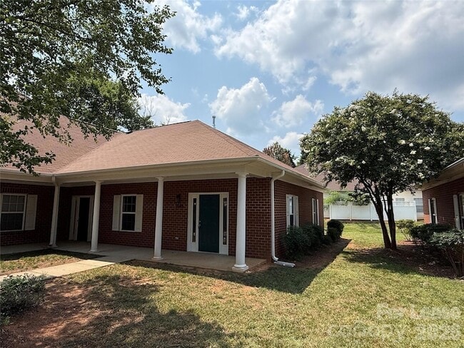 Building Photo - 7045 Somerset Springs Dr Unit F