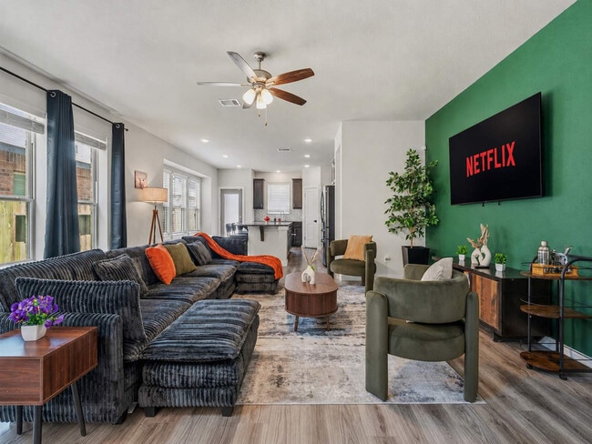 Building Photo - 5038 Azalea Trace Dr Unit SI ID1585392P