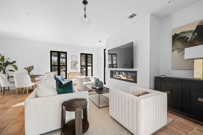 Building Photo - 2701 Bumble Bee Dr Unit ID1262286P