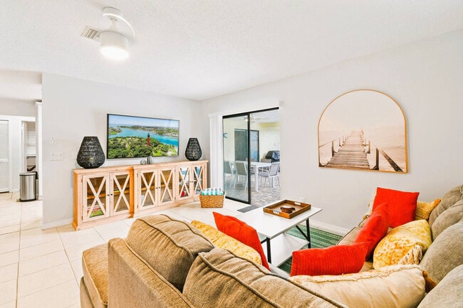 Building Photo - 9126 E Highland Pines Blvd Unit ID1326848P