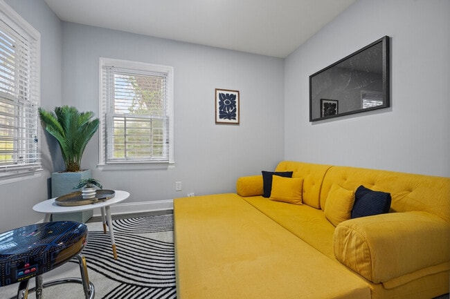 Photo - 547 Erin Ave SW Unit SI ID1609610P