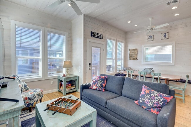 Building Photo - 527 Sand Burr Ln Unit SI ID1023224P