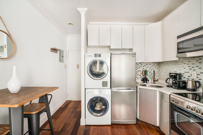 Photo - 241 E 24th St Unit ID1021817P