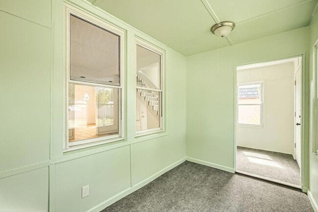 Photo - 610 Fairview Ave N