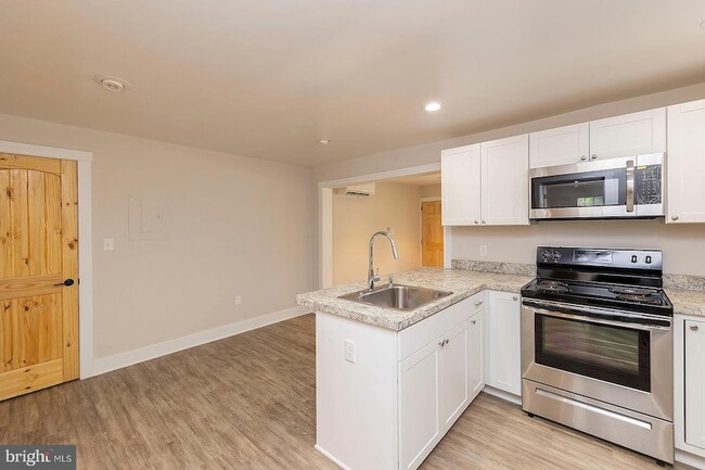Photo - 550 N Loudoun St Unit 1