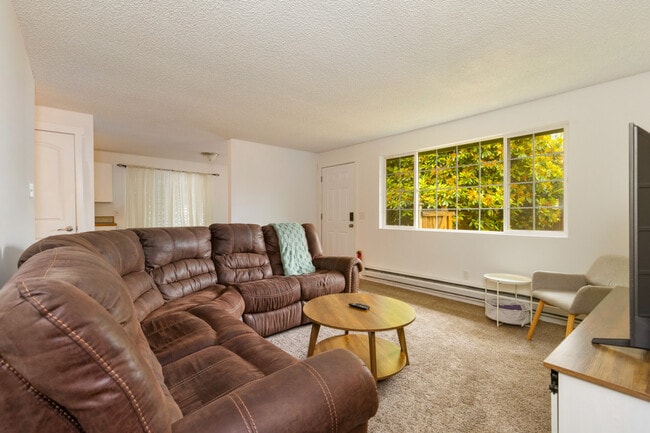Building Photo - 15704 Ash Way Unit ID1256072P