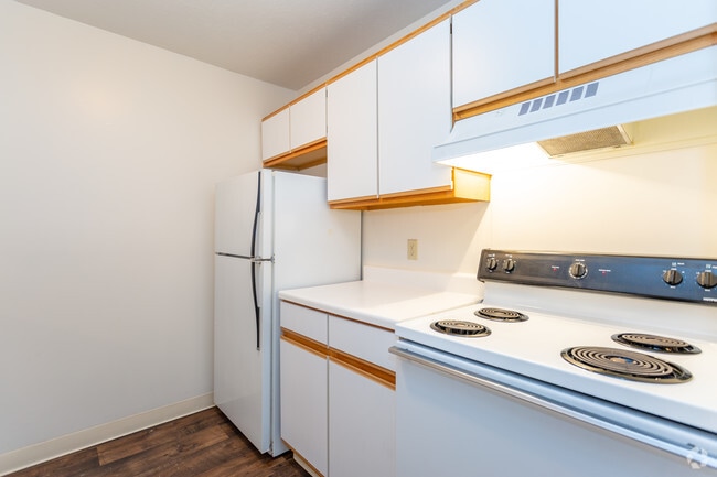 2 BR, 1 BA - 960 SF - McClellan Estates III