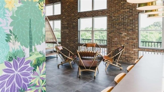 Photo - 780 Memorial Dr SE