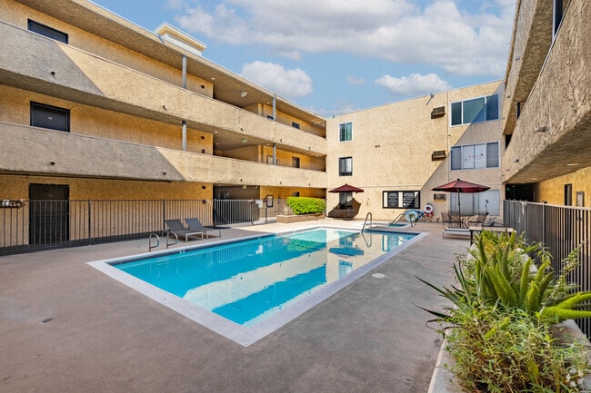 Pool - Terra Vista