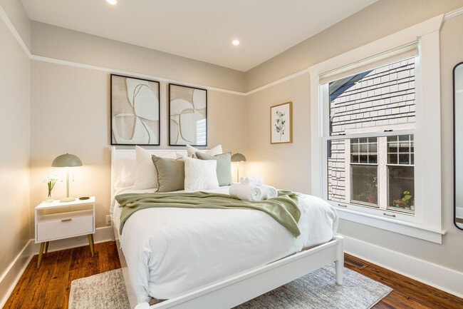 Photo - 1706 Warren Ave N Unit SI ID1035890P