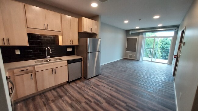 Cardinal Living Area - Songhill41- Rent Specials