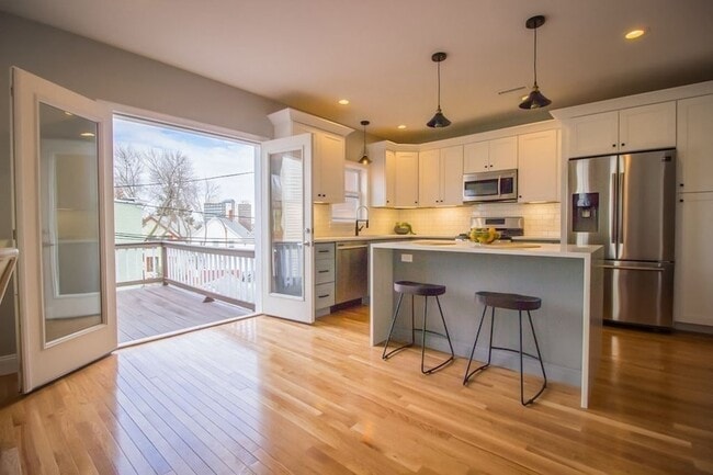 Building Photo - 792 Saratoga St Unit 2