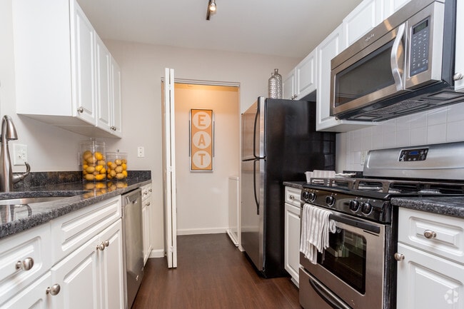 Interior Photo - Ellington Metro West