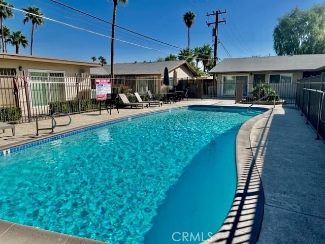 Building Photo - 685 E Vista Chino Unit A
