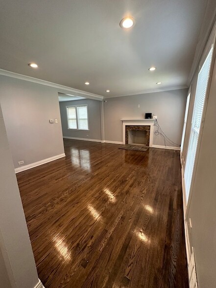 Photo - 8209 S Prairie Ave