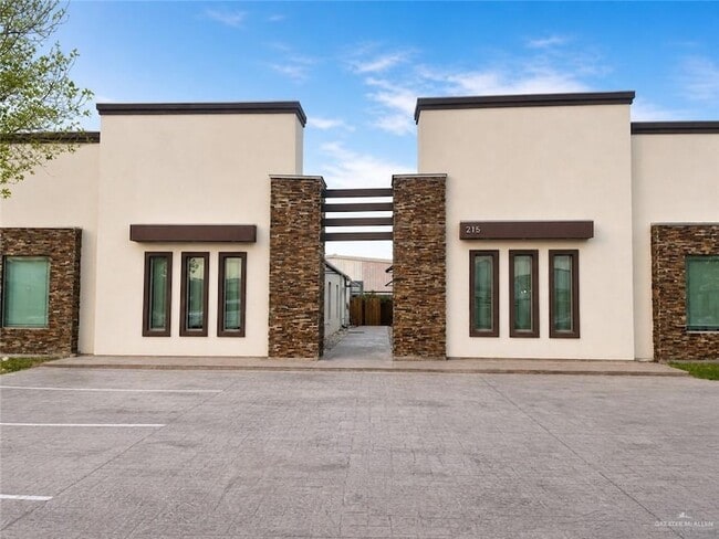 Photo - 215 Fig Dr Unit 2