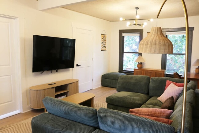 Photo - 102 W Emma St Unit ID1271942P