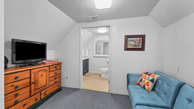 Photo - 302 Shangrila Ln Unit ID1351226P