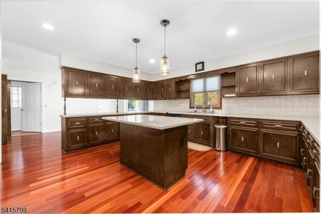 Photo - 300 Old York Rd