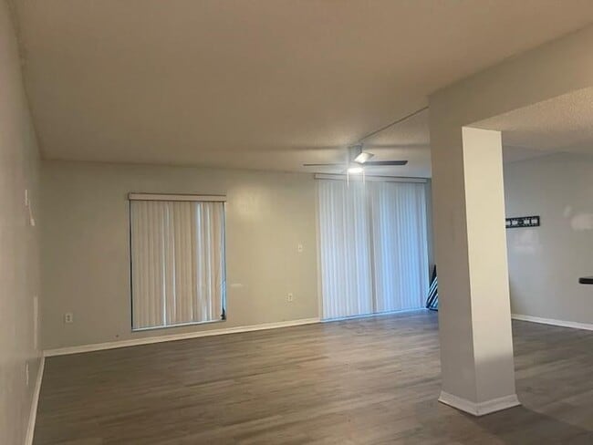 Building Photo - 5530 NW 44th St Unit 318C