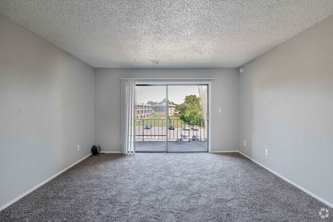 2BR, 1.5BA - 900SF - Living Room - Kingston Cove Apartments