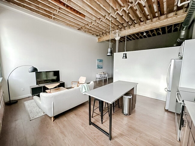 Photo - 403 W 4th St N Unit ID1352442P