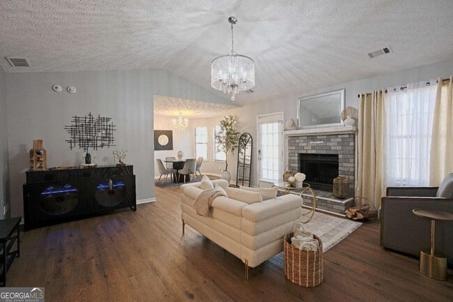Photo - 1528 Carriage Ln