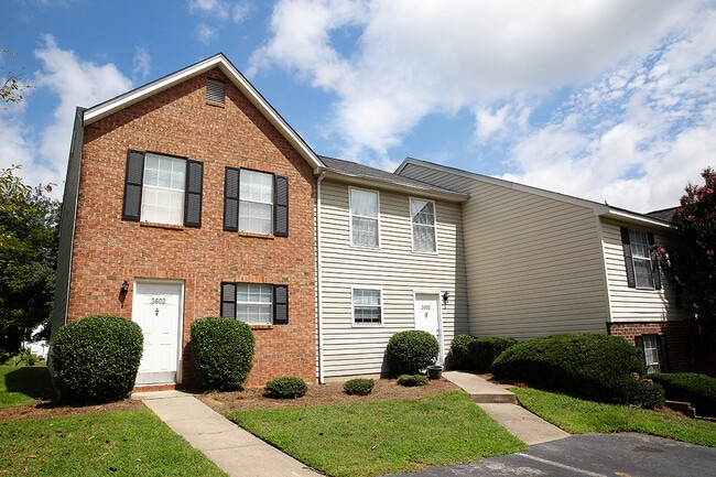 Photo - Laurel Bluff Apartments and Townhomes