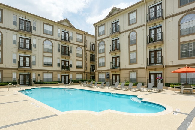 Pool - Deerwood Apartments