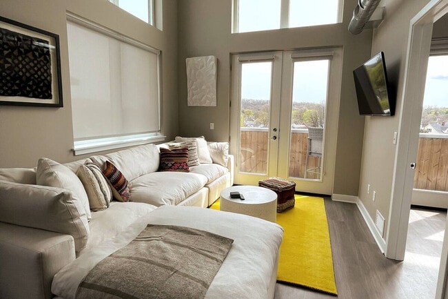 Building Photo - 625 S Goodman St Unit SI ID1094671P