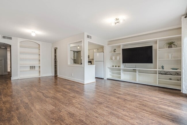 Photo - 384 N Post Oak Ln Unit 384