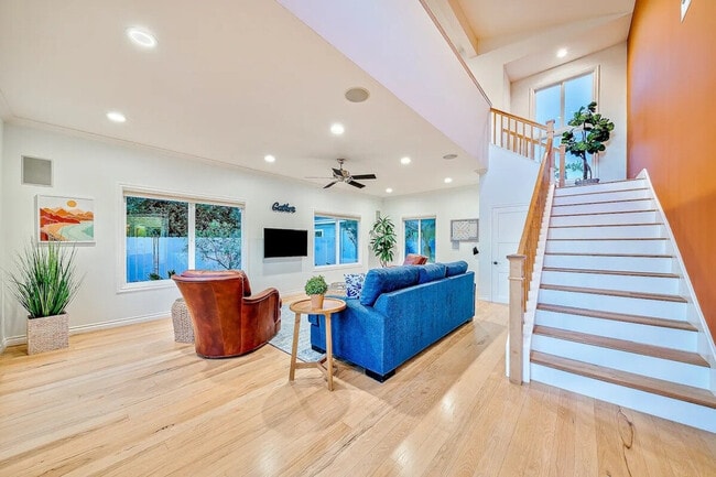 Photo - 1185 Tamarack Ave Unit ID1255613P