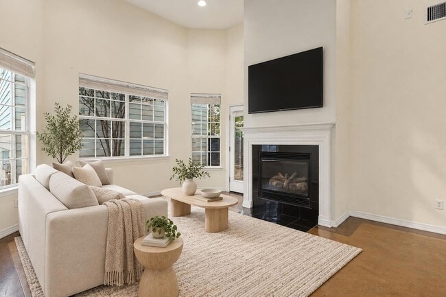 Photo - 1604 Walnut Ave