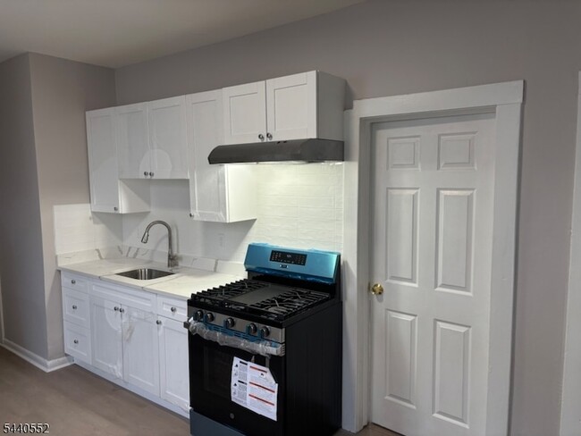 Building Photo - 220 Palisade Ave Unit 2A