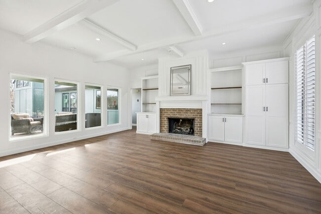 Photo - 1317 Meandering Way