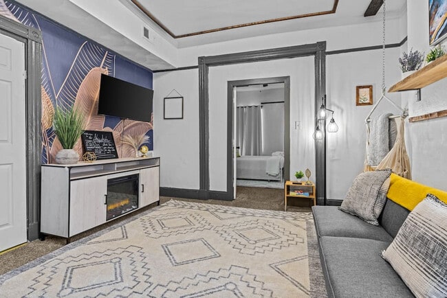 Building Photo - 2906 Chestnut St Unit ID1328008P