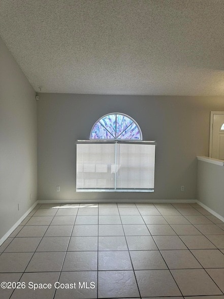 Photo - 482 Tuloma Ave SW