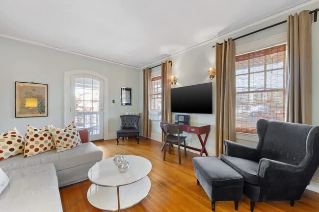 Building Photo - 536 Hawthorne Ln Unit FL2-ID1331033P