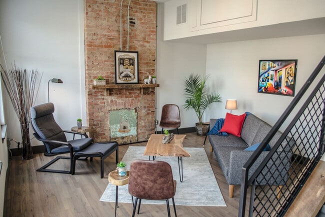 Building Photo - 1424 Pleasant St Unit ID1056038P