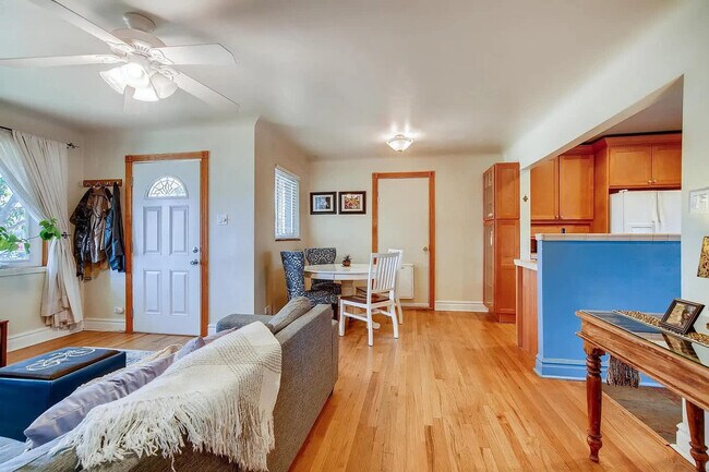 Photo - 2933 Ivanhoe St Unit ID1357994P